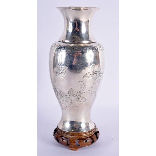 543 - AN EARLY 20TH CENTURY CHINESE EXPORT SILVER VASE decorated with flowers. Silver 256 grams. 22.5 cm x... 