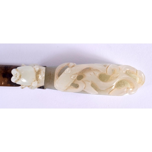 545 - AN 18TH/19TH CENTURY CHINESE CARVED GREENISH WHITE JADE BELT HOOK Late Qianlong/Jiaqing. 85 grams. 2... 