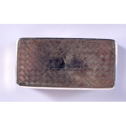 549 - A FINE 19TH CENTURY CHINESE EXPORT SILVER SNUFF BOX by Wang Hing, decorated with trees. 70 grams. 7 ... 