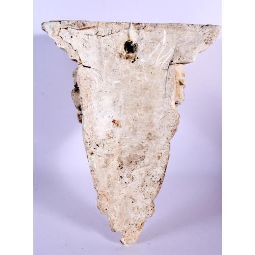 564 - A SMALL PLASTER GRAND TOUR STYLE PEDESTAL WALL BRACKET. 30 cm x 20 cm.