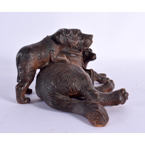 607 - A LOVELY 19TH CENTURY BLACK FOREST BAVARIAN DOG AND PUPPY GROUP in the manner of Walter Mader. 24 cm... 