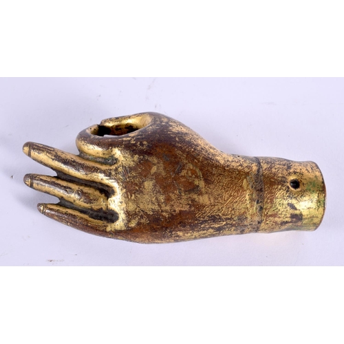 611 - A LOVELY 17TH/18TH CENTURY CHINESE GILT BRONZE BUDDHA HAND Kangxi/Yongzheng. 12 cm x6 cm.