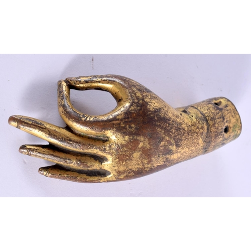 611 - A LOVELY 17TH/18TH CENTURY CHINESE GILT BRONZE BUDDHA HAND Kangxi/Yongzheng. 12 cm x6 cm.