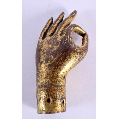 611 - A LOVELY 17TH/18TH CENTURY CHINESE GILT BRONZE BUDDHA HAND Kangxi/Yongzheng. 12 cm x6 cm.