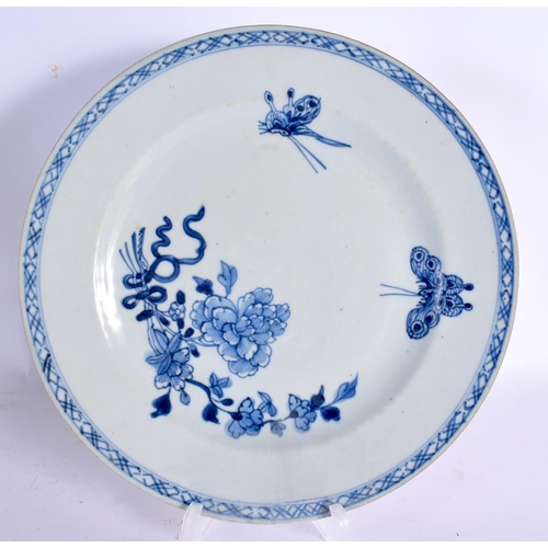 621 - TWO 18TH CENTURY CHINESE BLUE AND WHITE PORCELAIN PLATES Yongzheng/Qianlong. 22 cm wide. (2)