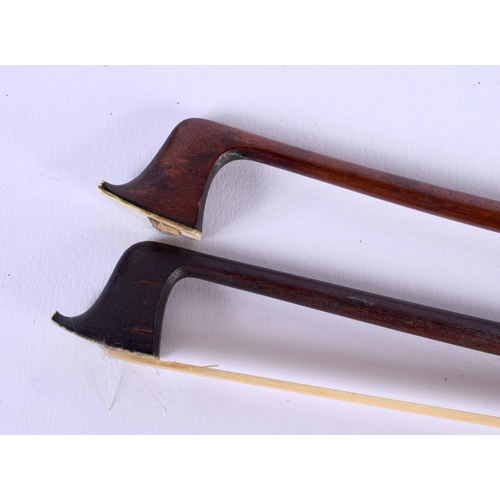 655 - A CASED ANTIQUE SINGLE PIECE BACK VIOLIN with two bows. 59 cm long, length of back 36 cm. (3)