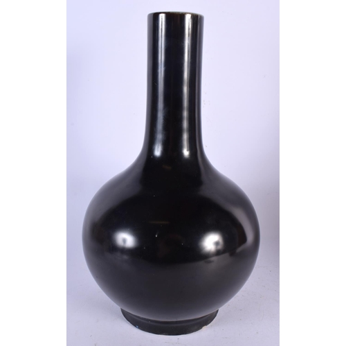 659 - A 19TH CENTURY CHINESE MONOCHROME BLACK GLAZED PORCELAIN VASE bearing Kangxi marks to base. 30 cm x ... 