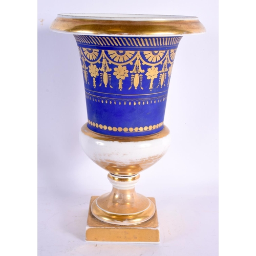 68 - AN EARLY 19TH CENTURY FRENCH EMPIRE PORCELAIN URN painted with gilt motifs. 20 cm x 12 cm.