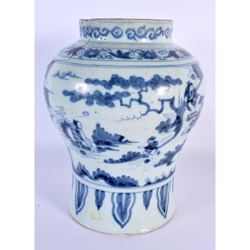 774 - A LARGE 17TH CENTURY FRANKFURT BLUE AND WHITE DELFT VASE painted with Oriental landscapes. 28 cm x 1... 