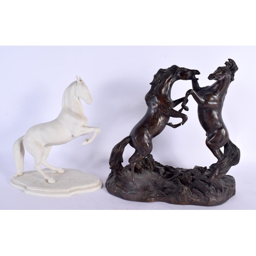 823 - A LARGE AESTHETIC MOVEMENT DAVENPORT DISH together with a heredities horse etc. Largest 35 cm wide. ... 