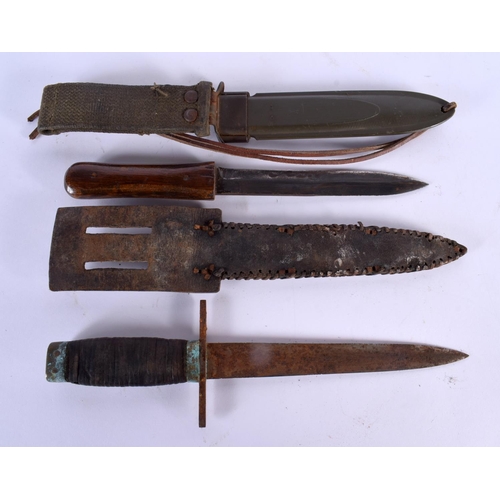 832 - TWO VINTAGE MILITARY COMBAT KNIVES. 28 cm long. (2)