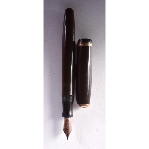 1017 - A VINTAGE 14CT GOLD PARKER FOUNTAIN PEN. 13 cm long.