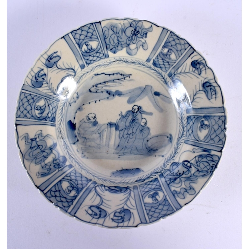 2146 - A CHINESE BLUE AND WHITE PORCELAIN PLATE 20th Century. 19 cm wide.