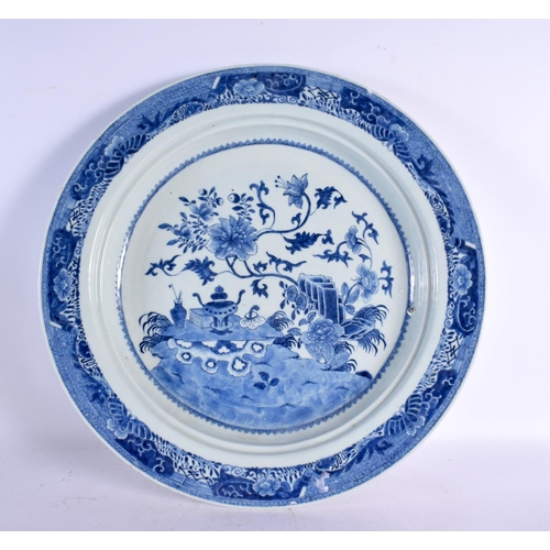 2431 - A VERY LARGE 18TH CENTURY CHINESE BLUE AND WHITE PORCELAIN DISH Qianlong. 48 cm diameter.