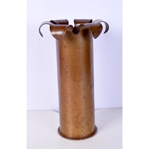 3215 - A WW1 trench art vase worked from a German shell 35 cm.