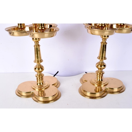 3218 - A pair of large brass lamp stands 79 cm (2).