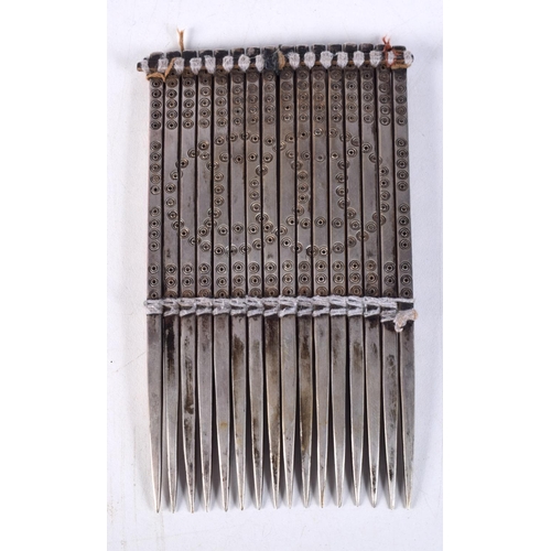 3584 - An early Persian rug comb 14 x 8 cm.