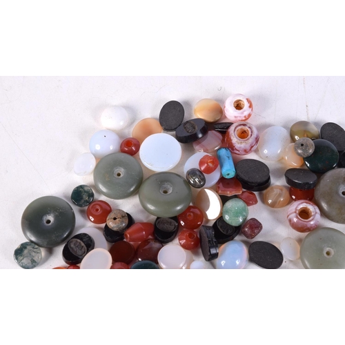 3592 - A collection of beads , jade, hardstone, glass etc (Qty)