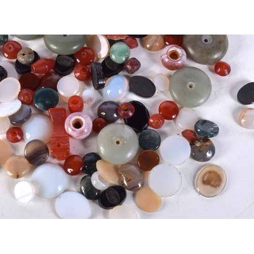 3592 - A collection of beads , jade, hardstone, glass etc (Qty)