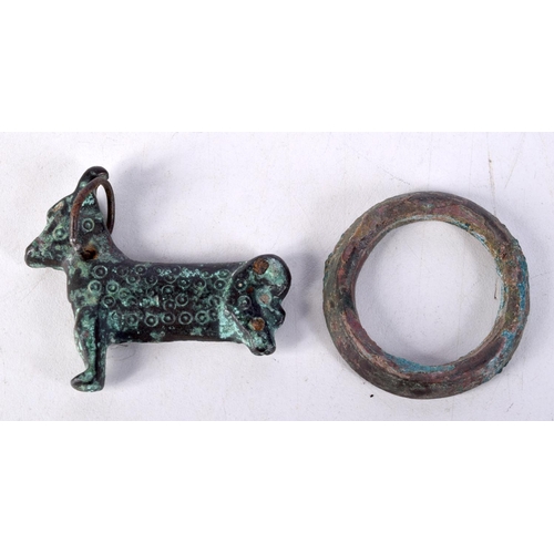 3593 - A Central Asian bronze of a Ram and a early bronze ring 6 cm (2)