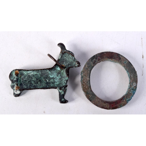 3593 - A Central Asian bronze of a Ram and a early bronze ring 6 cm (2)