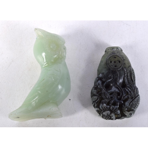 3595 - A carved Jade owl together with a carved pendant 6 cm (2).