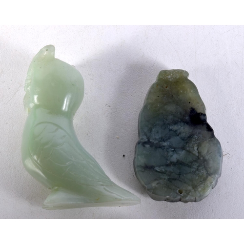 3595 - A carved Jade owl together with a carved pendant 6 cm (2).