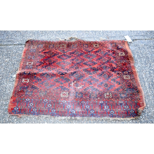 3989 - A Turkman rug 140 x 107 cm