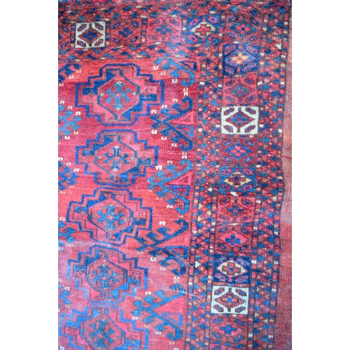 3989 - A Turkman rug 140 x 107 cm