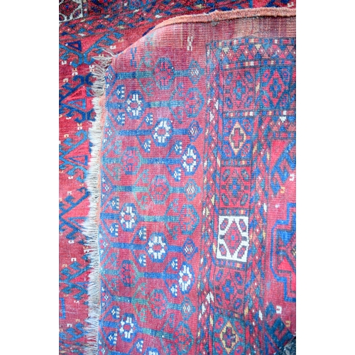 3989 - A Turkman rug 140 x 107 cm