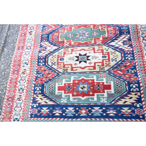 3992 - A Kazac rug 142 x 122 cm.