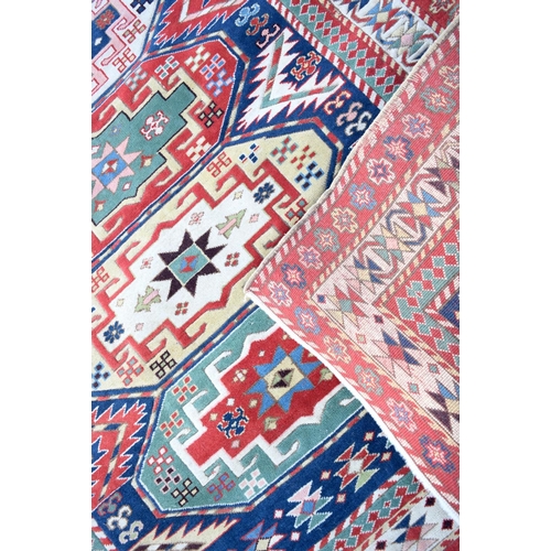 3992 - A Kazac rug 142 x 122 cm.