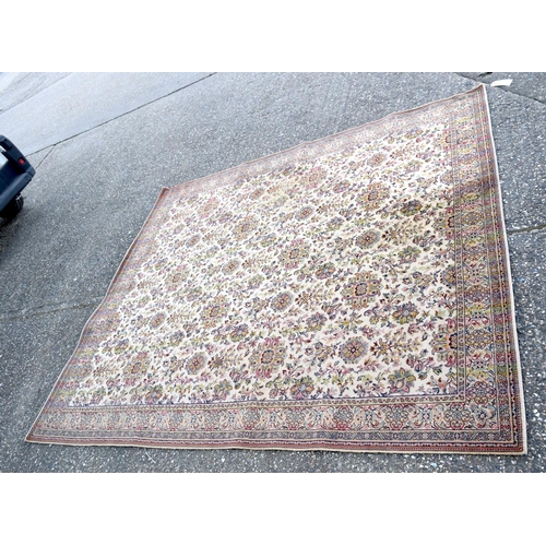 3993 - A large Oriental rug 270 x 227 cm