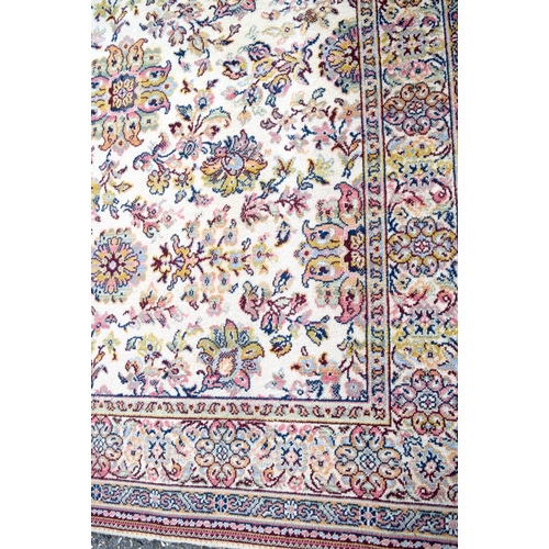 3993 - A large Oriental rug 270 x 227 cm