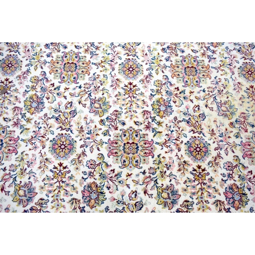 3993 - A large Oriental rug 270 x 227 cm