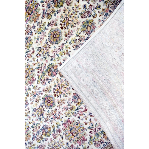 3993 - A large Oriental rug 270 x 227 cm