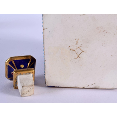 182 - 19th c. superb Sevres style scent bottle with red, white and blue jewelling including fleur-de-lis, ... 