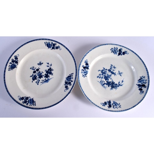 192 - Tournai set of eight porcelain plates painted in underglaze blue. 22 cm diameter. (8)