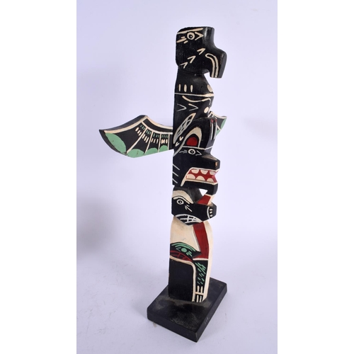 404 - A VINTAGE NORTH AMERICAN CANADIAN PAINTED WOOD TOTEM POLE. 33 cm x 18 cm.