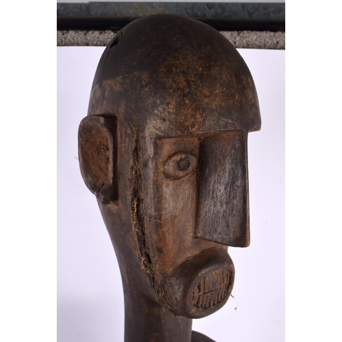 441 - A LARGE EARLY 20TH CENTURY AFRICAN TRIBAL CARVED WOOD PULLEY. 70 cm high.