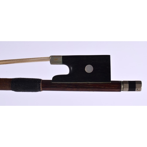 446 - A GERMAN VIOLIN BOW by Friedrich Glass. 74 cm long.