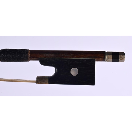 446 - A GERMAN VIOLIN BOW by Friedrich Glass. 74 cm long.