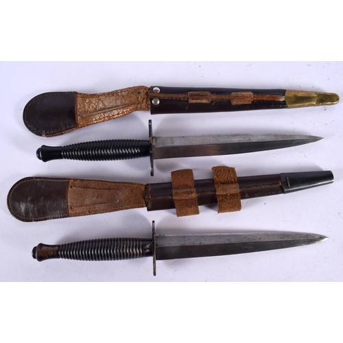 487 - TWO VINTAGE KNIVES. 30 cm long. (2)