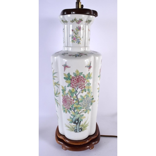 524 - A LARGE EARLY 20TH CENTURY CHINESE FAMILLE ROSE COUNTRY HOUSE LAMP Late Qing/Republic. 52 cm x 20 cm... 