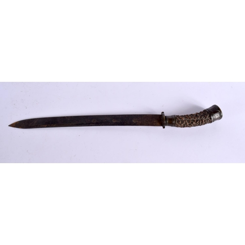 581 - A LARGE 19TH CENTURY CONTINENTAL ANTLER HANDLED KNIFE. 47 cm long.