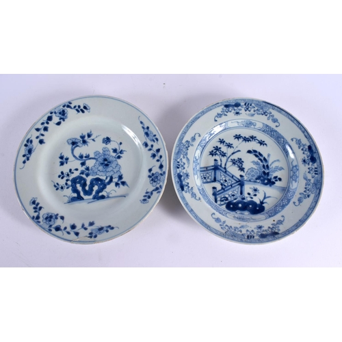 641 - A PAIR OF EARLY 18TH CENTURY CHINESE BLUE AND WHITE PORCELAIN PLATES Yongzheng/Qianlong, together wi... 