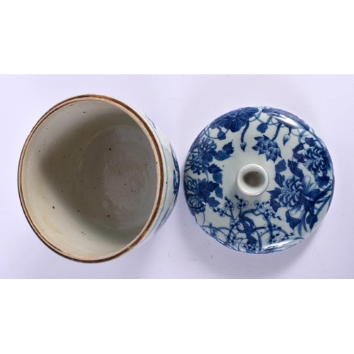 641 - A PAIR OF EARLY 18TH CENTURY CHINESE BLUE AND WHITE PORCELAIN PLATES Yongzheng/Qianlong, together wi... 