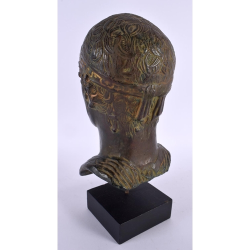 645 - A GRAND TOUR TYPE BRONZED BUST OF THE CHARIOTEER OF DELHI After the Antiquity. 23 cm high.