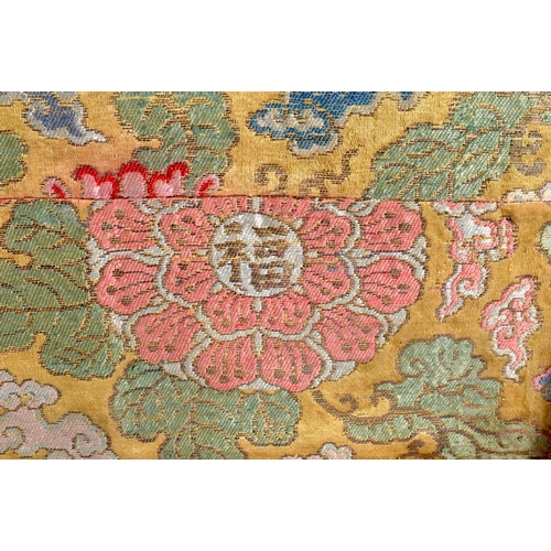 650 - A 17TH/18TH CENTURY CHINESE EMBROIDERED SLK BADGE Ming/Qing. 82 cm x 68 cm.