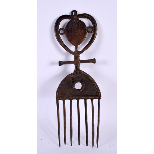 654 - AN AFRICAN BRONZE TRIBAL COMB. 30 cm x 10 cm.